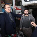 AK Parti Nevşehir Belediye Lider Adayı Dr. Mehmet Savran, bugün Zahire Pazarı ve Sanayi Sitesi içerisindeki esnafları ziyaret etti