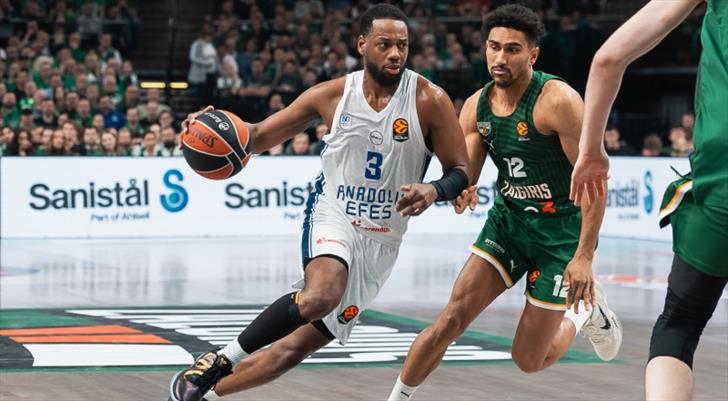 Anadolu Efes, Litvanya’dan galibiyetle döndü