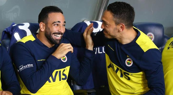 Fenerbahçe’nin eski yıldızı sahnelere adım atıyor!