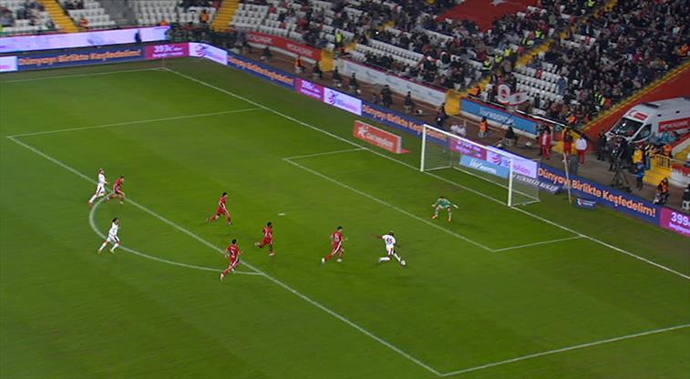 İlk tehlikeli atak Galatasaray’dan geldi! Osimhen karşı karşıya…