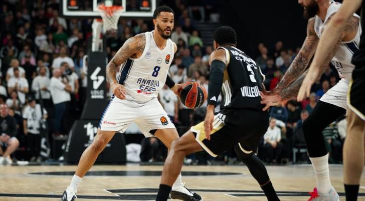 Kıran kırana geçen maçta Anadolu Efes aradığını bulamadı!