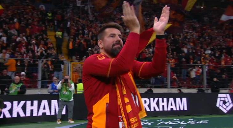 Milan Baros, Rams Park’ta üçlü çektirdi! İşte o anlar…