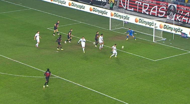 Önce Sikan, sonra Muçi Velho’ya takıldı