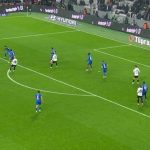 Orkun Kökçü’nün muhteşem şutu üst direkte patladı!