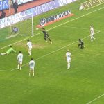 Sahalarda ender görülen pozisyon! Boş kaleye atamadı