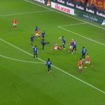 Yunus Akgün’ün şık volesi üstten dışarı çıktı