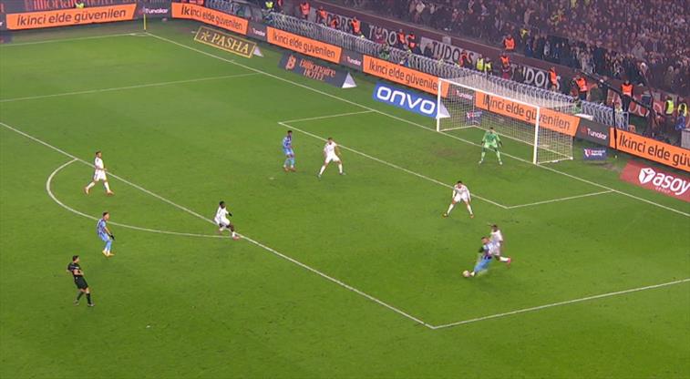 Zubkov falsolu şutla gole yaklaştı